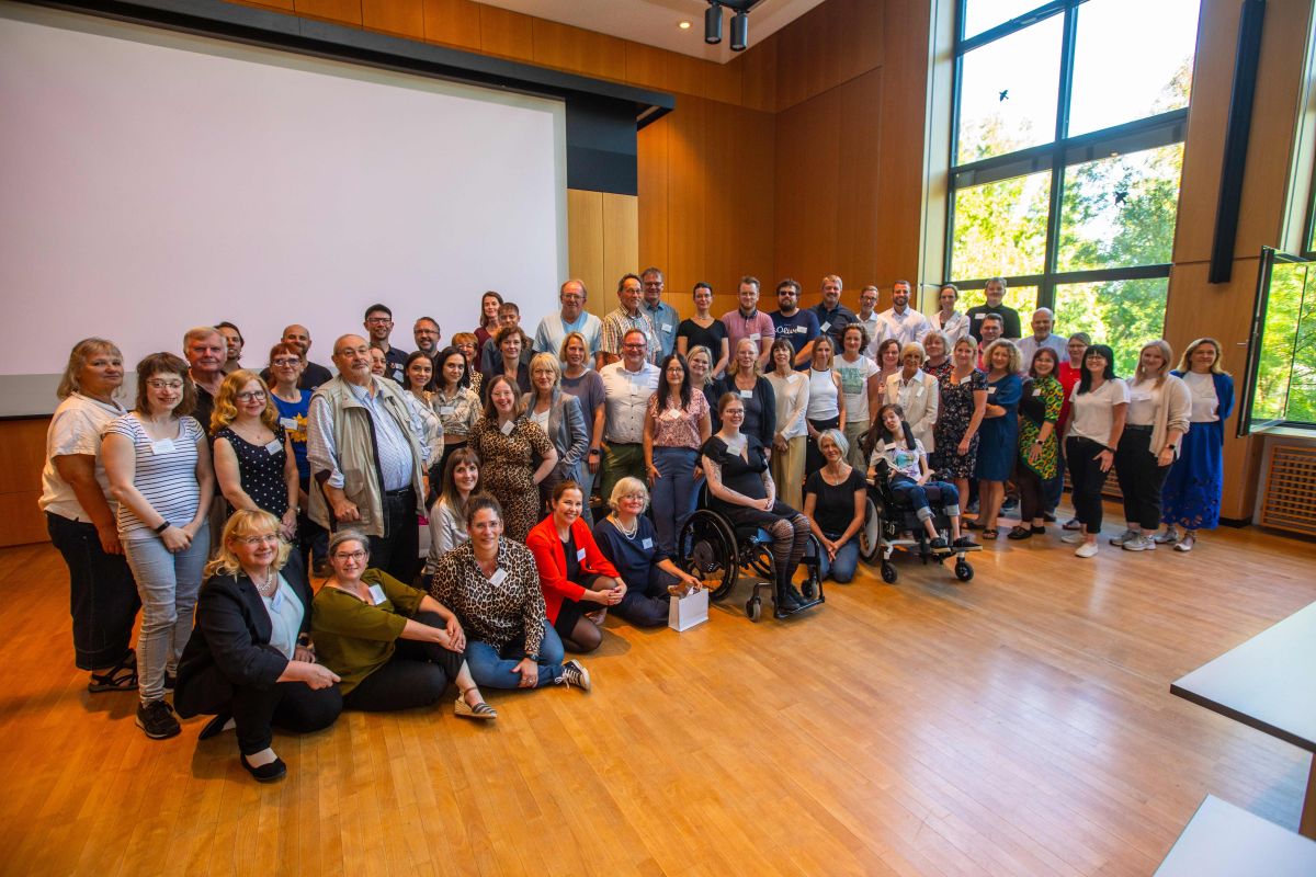 Gruppenfoto von der Jahrestagung 2023 in Erkner Gruppenfoto von der Jahrestagung 2023 in Erkner