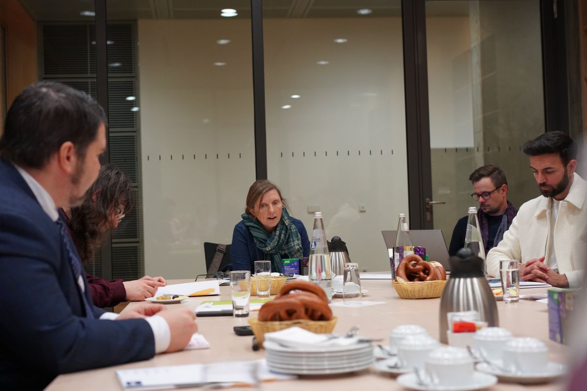 Kindernetzwerk im Gespräch mit Bundestagsageordnete Corinna Rüffer, behindertenpolitische Sprecherin der Grünen-Bundestagsfraktion.