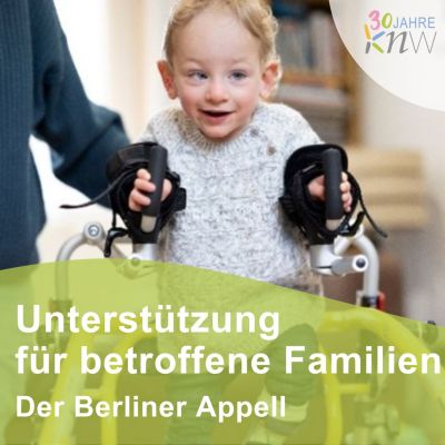 Krankes Kind mit Gehhilfe. Text: Unterstützung für betroffene Familien. Der Berliner Appell. 30 Jahre Kindernetzwerk.