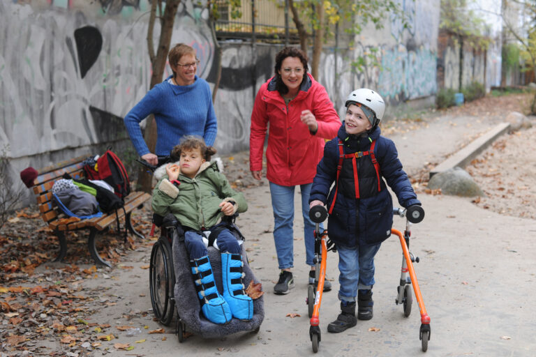 Annika Eysel und Ieva Berzina-Hersel mit ihren Kindern © Barbara Dietl