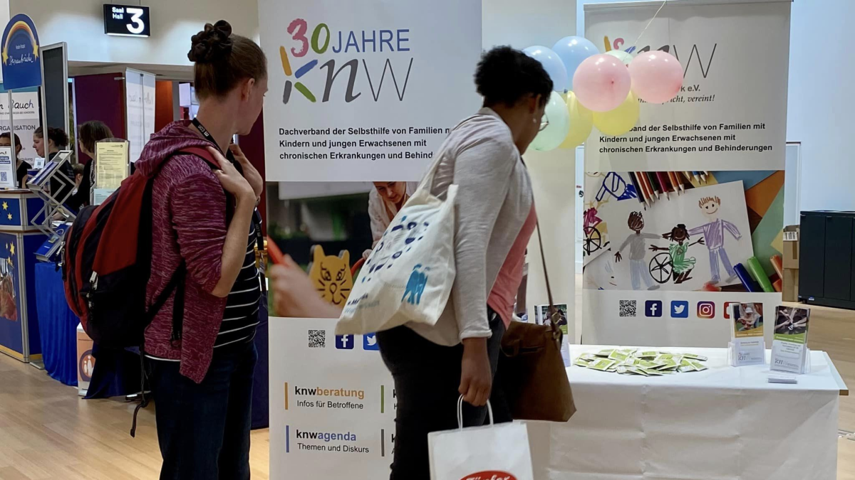 Bild mit Logo knw beim Kongress