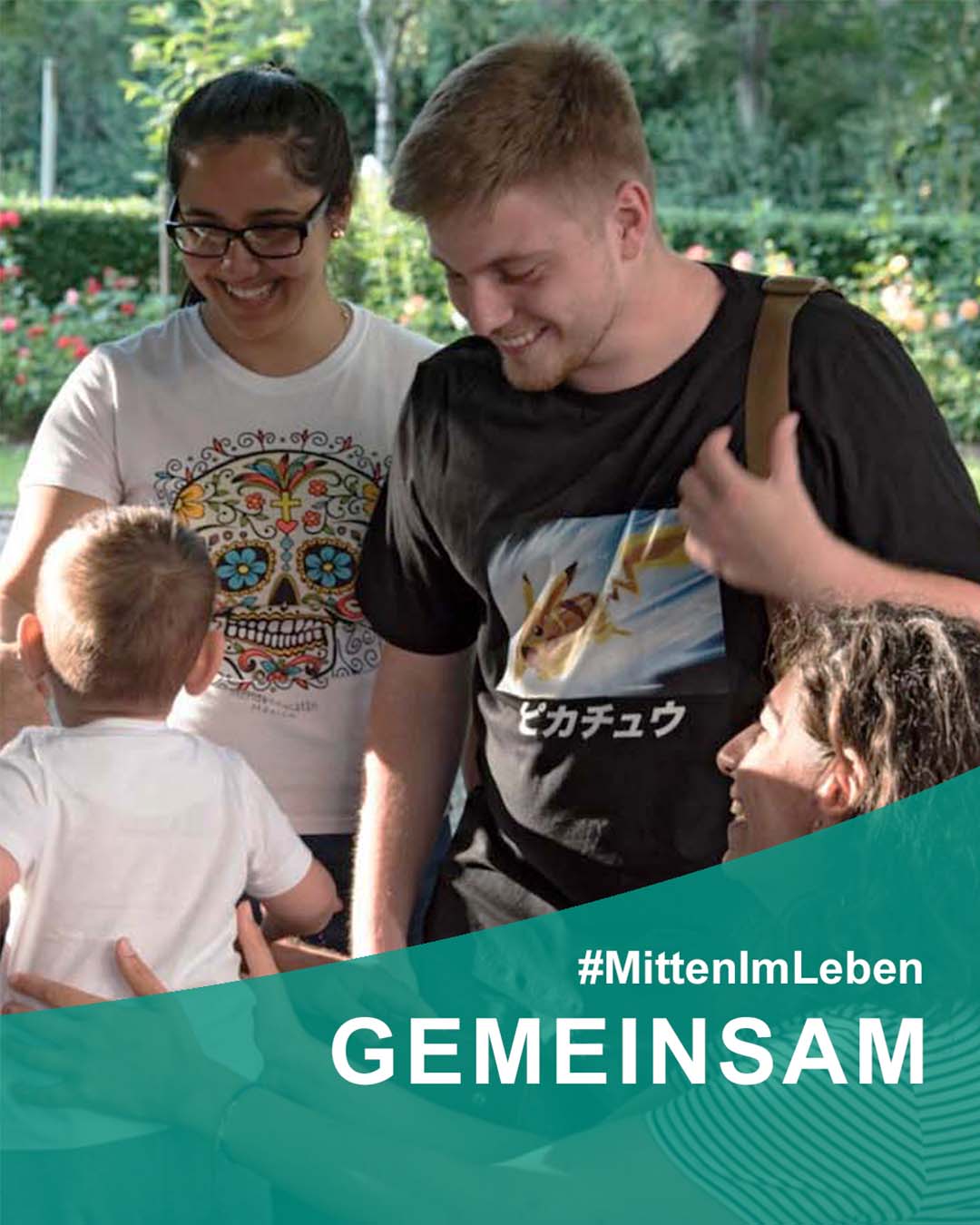 Eine Gruppe von jungen Männern und Frauen auf der Straße lachend. Eine Gruppe von jungen Männern und Frauen auf der Straße lachend.